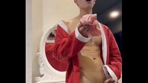 Begahu in a bold gay scene: Asian twink bottom takes a cock